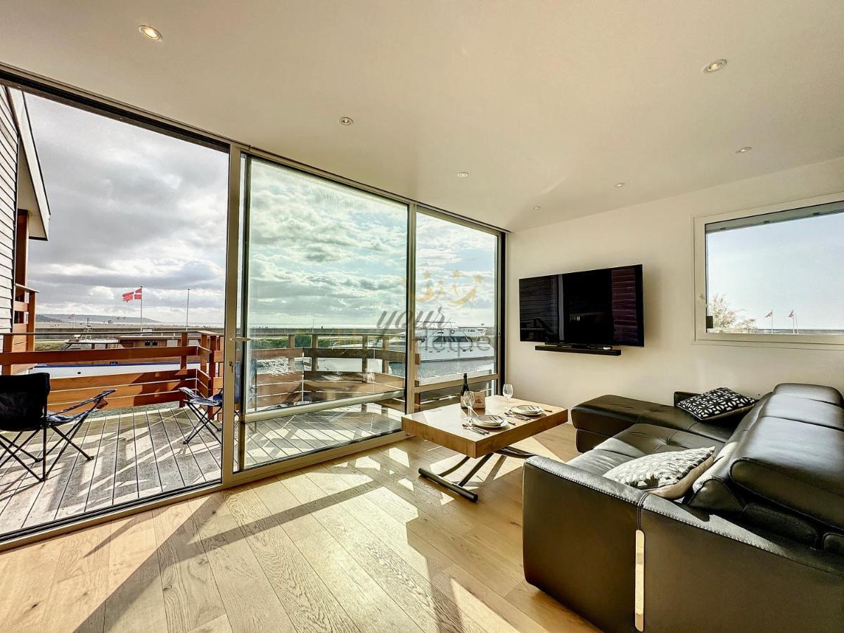 Le Yacht Yourhosthelper โดวีลล์ ภายนอก รูปภาพ