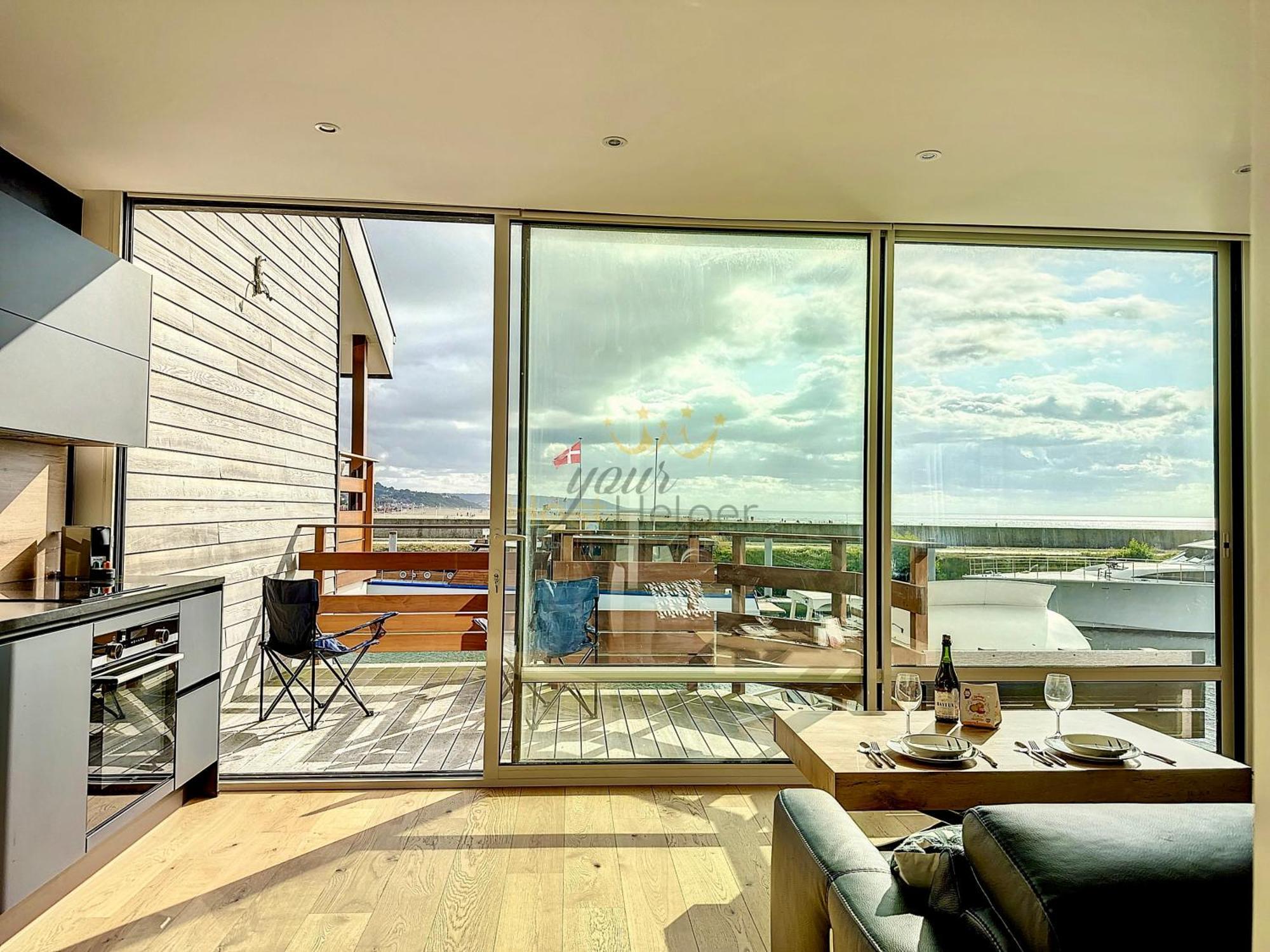 Le Yacht Yourhosthelper โดวีลล์ ภายนอก รูปภาพ